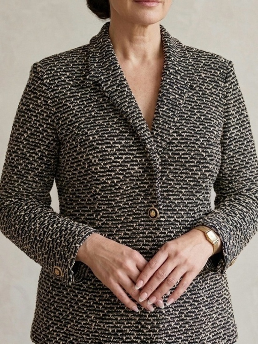 ST. JOHN COLLECTION Boucle Knit Crest Button Blazer Archival Minimalist Vintage